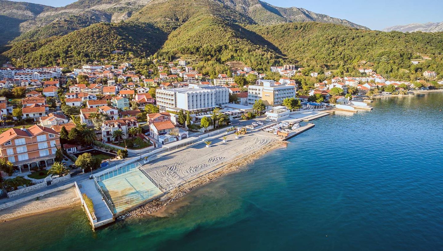 Carine Hotel Delfin