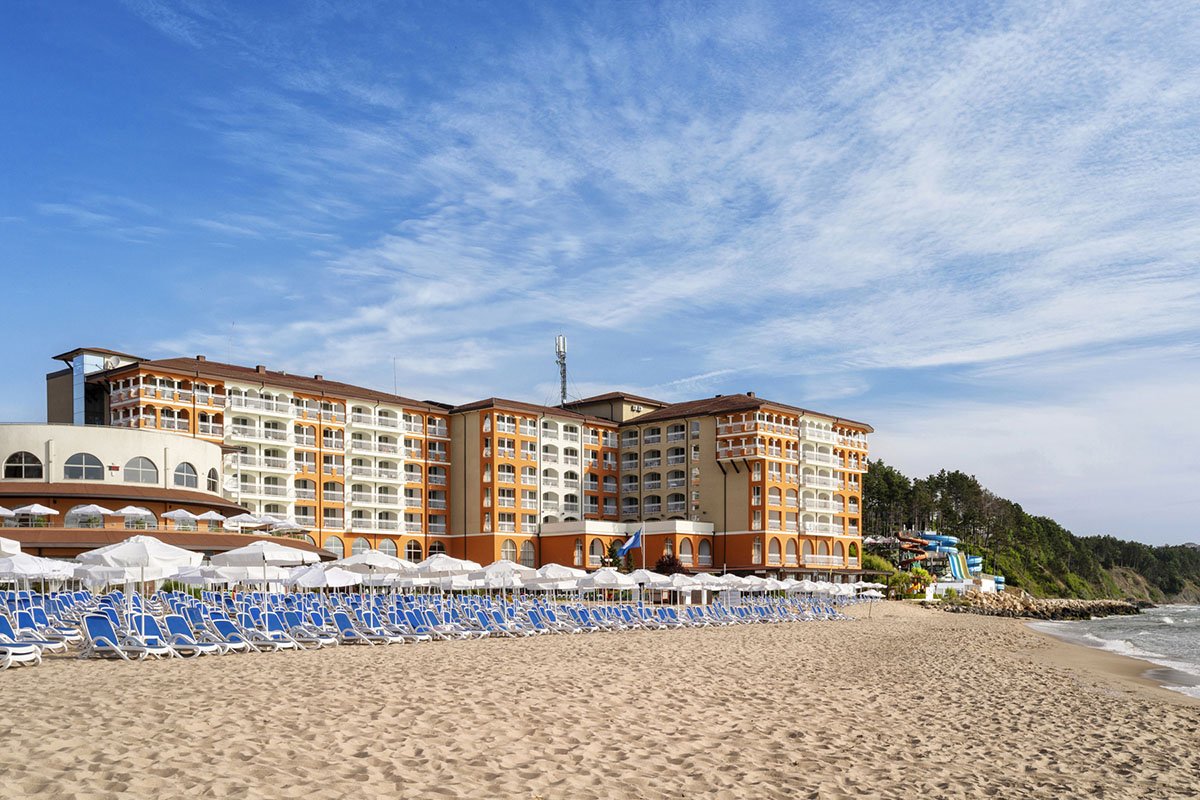 Sol Luna Bay Resort