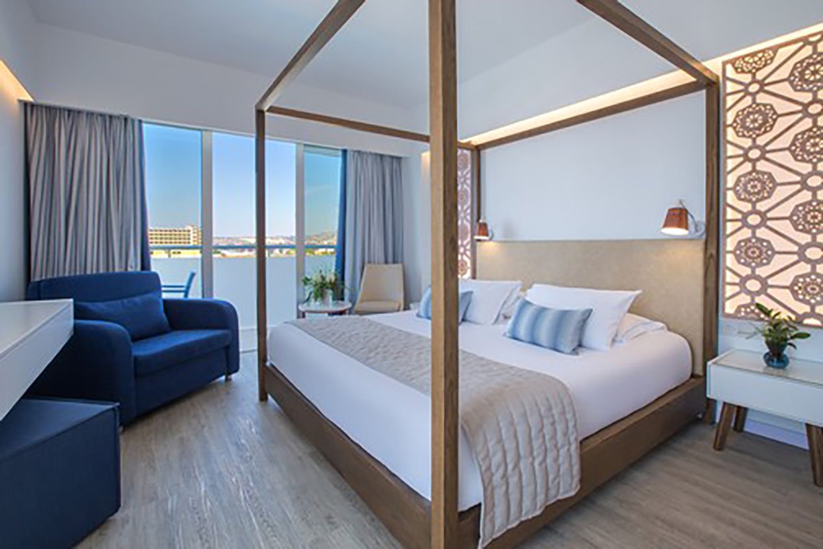Standard Front Sea View