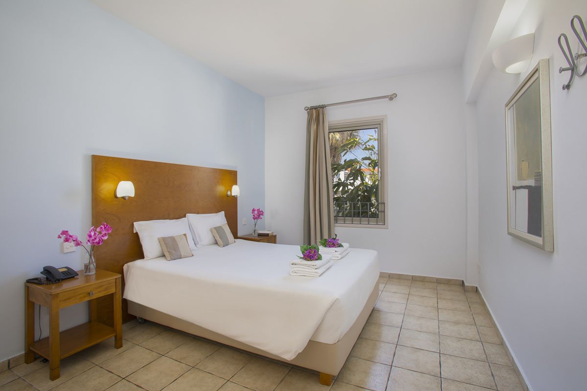 1 Bedroom Apartment Land View