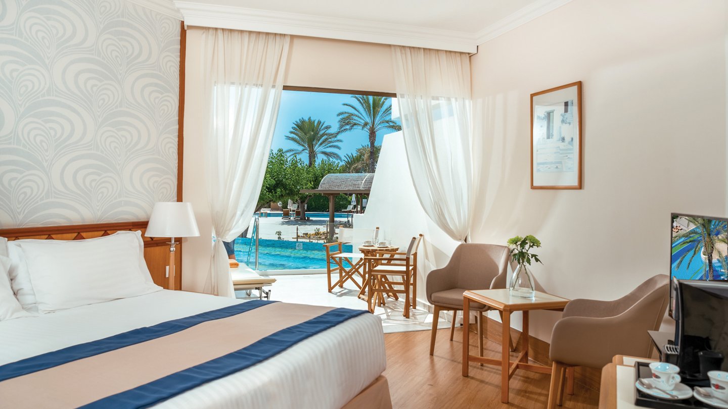 Superior Swim-Up Pool View
