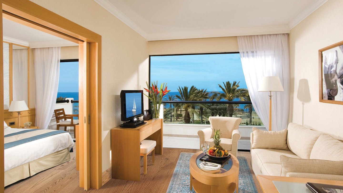 1 Bedroom Suite Side Sea View