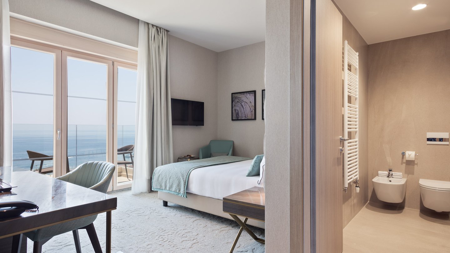 Deluxe Sea View.