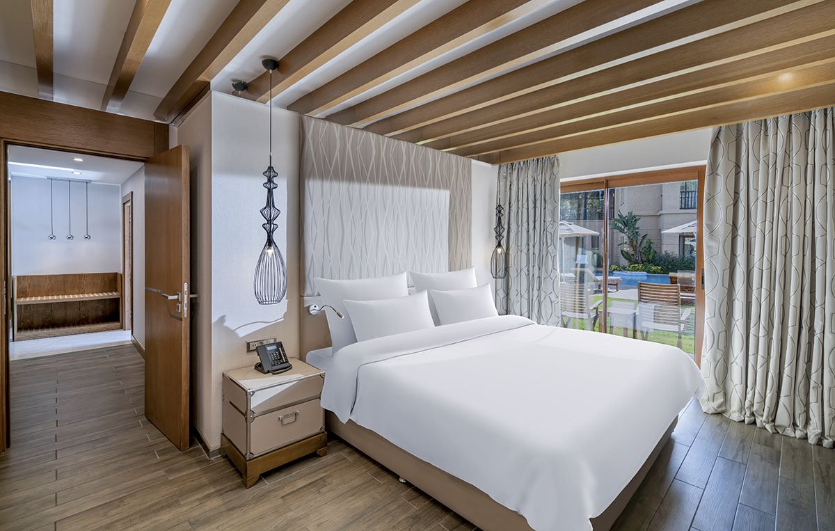 Legendary Suite Swim Up