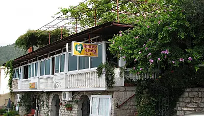 Pod Lozom Rooms & Apartments